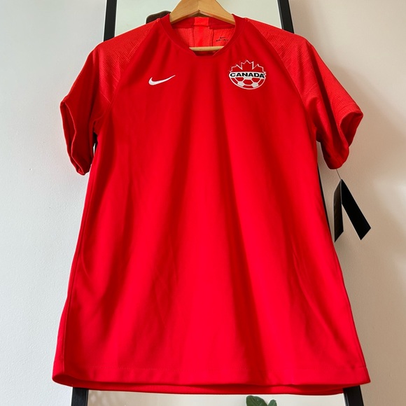 NWT Vintage 2019 Canada with tag.   Nike soccer red home jersey shirt Dri Fit - Picture 12 of 16